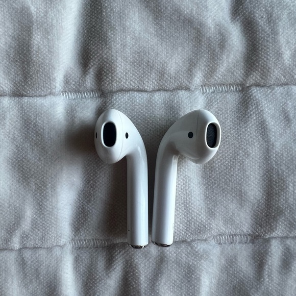 Apple Airpods 2nd generation with charging case - Picture 6 of 9